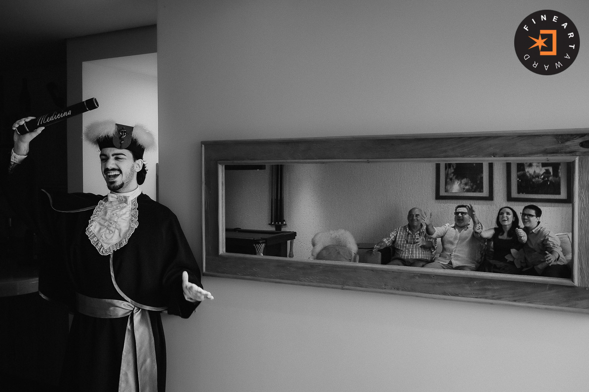 Foto por {{ $entry->photographer_username }}